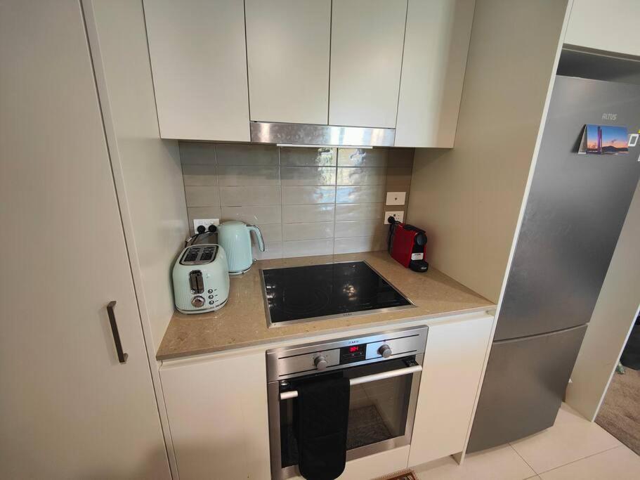 Lakeside Apartment, Walking Distance To Foreshore Kingston Kültér fotó